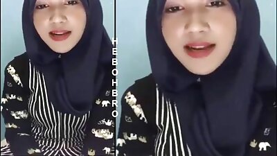สาวผมสีน้ำตาลถอดทั้งท่าอมควยและท่าหมาเพียงเพราะผู้ชายมีจู๋ใหญ่ วีดีโอ คลิป โป๊