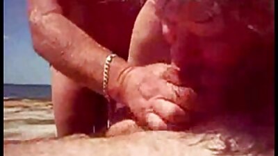 พนักงานออฟฟิศไร้ยางอายได้รับเปลือยกายและ fucks วีดีโอ โป้ ฝรั่ง หัวหน้าของเธอ