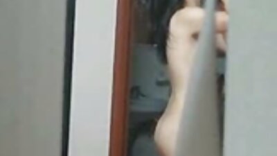 ลูกเจี๊ยบนอนหลับพยายามที่จะกำจัดผู้ชายด้วยการจูบ คลิป วีดีโอ โป้ แต่เขาปีนเข้าไปในกางเกงของเธอ