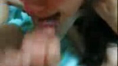 ผู้หญิง busty คลิป วิ ดิ โอ โป้ ในถุงน่องกับสอง dildos.