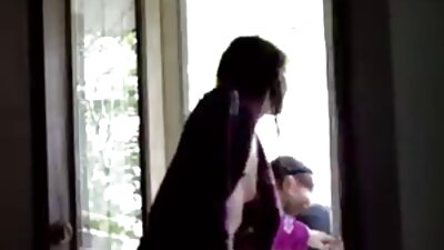 ฉันสูบบุหรี่ในขณะที่ หนัง วีดีโอ โป้ Serega fucks ภรรยาของฉันด้วยไก่ยาว