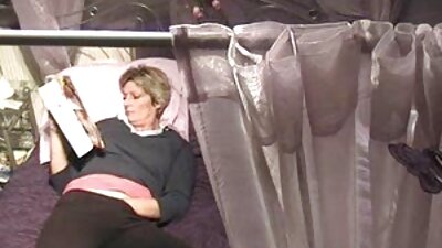Frau วีดีโอ โป้ ดู ฟรี เยอรมันกับลิ้นเจาะลูบไล้หัวไก่อย่างใกล้ชิด