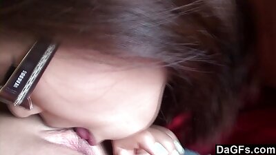 ผมสีน้ำตาลตัวเล็กเรียวที่มีหน้าอกเล็ก เธอกินที่ไหน เธอเย็ดที่นั่น ดู วีดีโอ โป้ ฟรี
